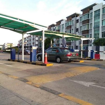 Cybercity Ph1 Near Kkia By Family Homestay Donggongon Exteriör bild